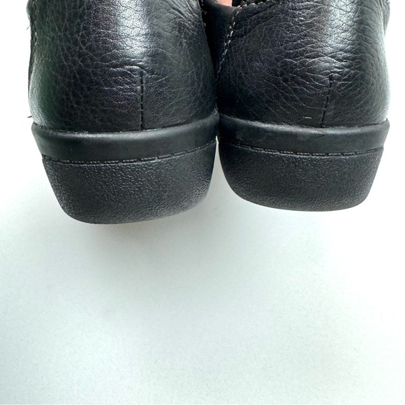 Clarks Cora Giny Textured Leather Cushioned Loafer - Picture 9 of 12